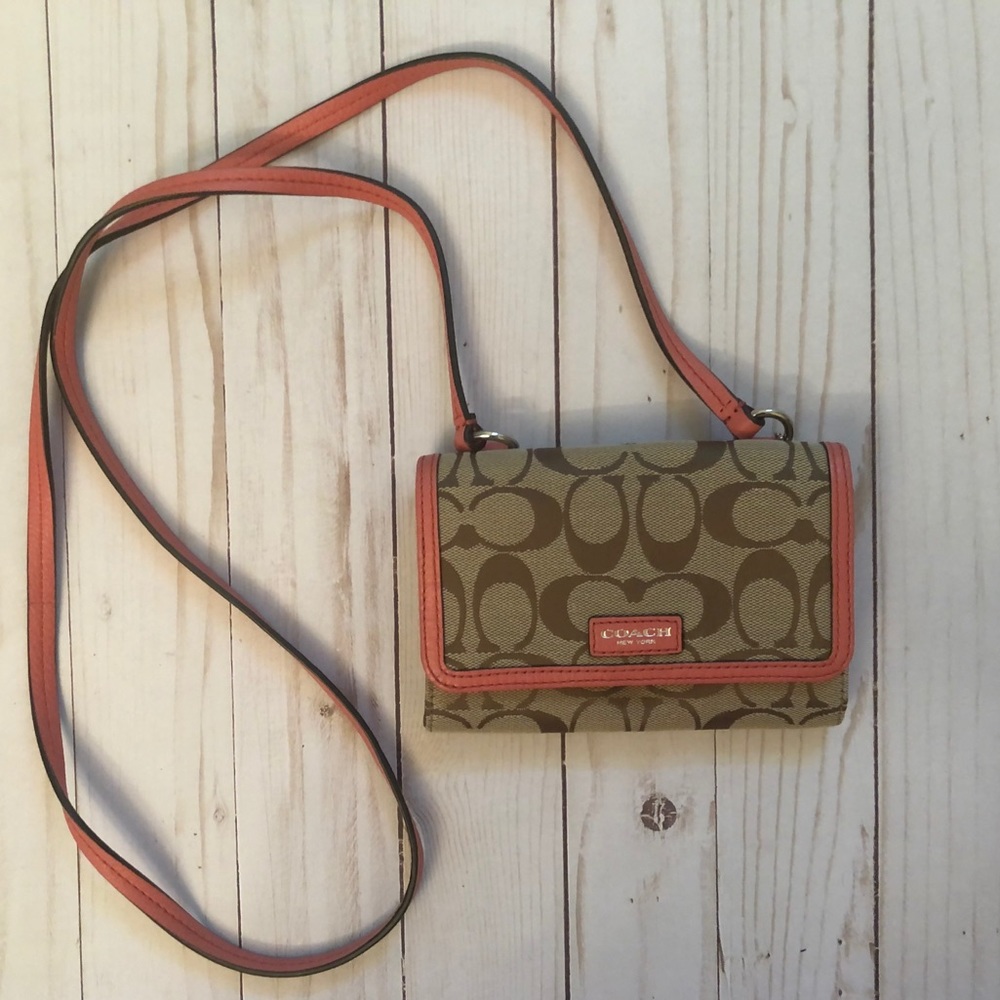 Coach Cute 😊 Mini Crossbody Wallet ❤️